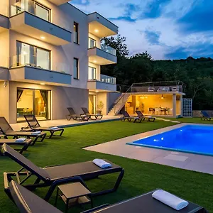 Lavinia Villa